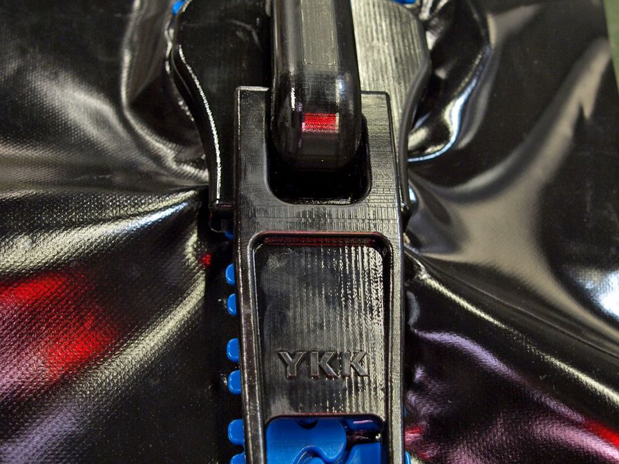 Functional 3D printed demonstrator models enhance YKK’s
presentation at exhibitions around the world.