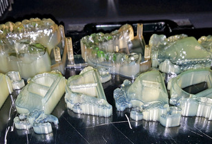 3d printed dental implants on tray. 