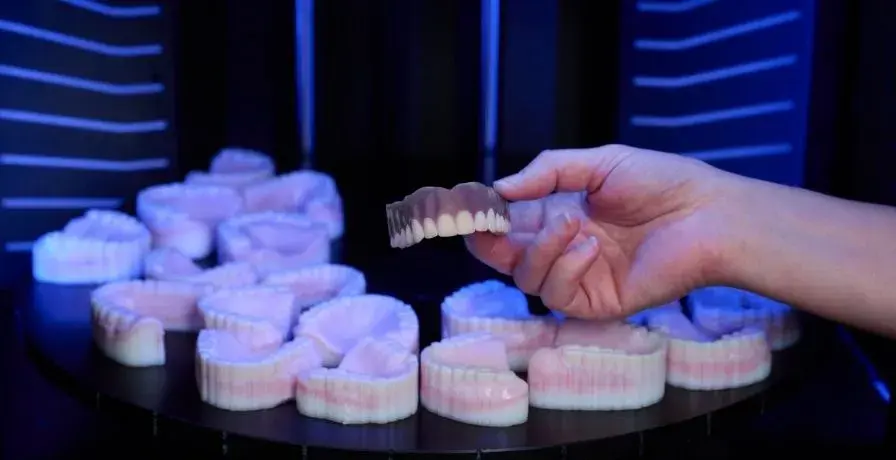 hand-holding-truedent-denture